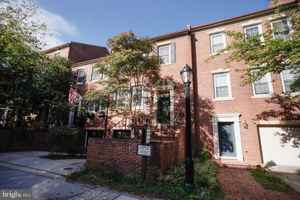 featured image of 3725 Winfield Ln Nw