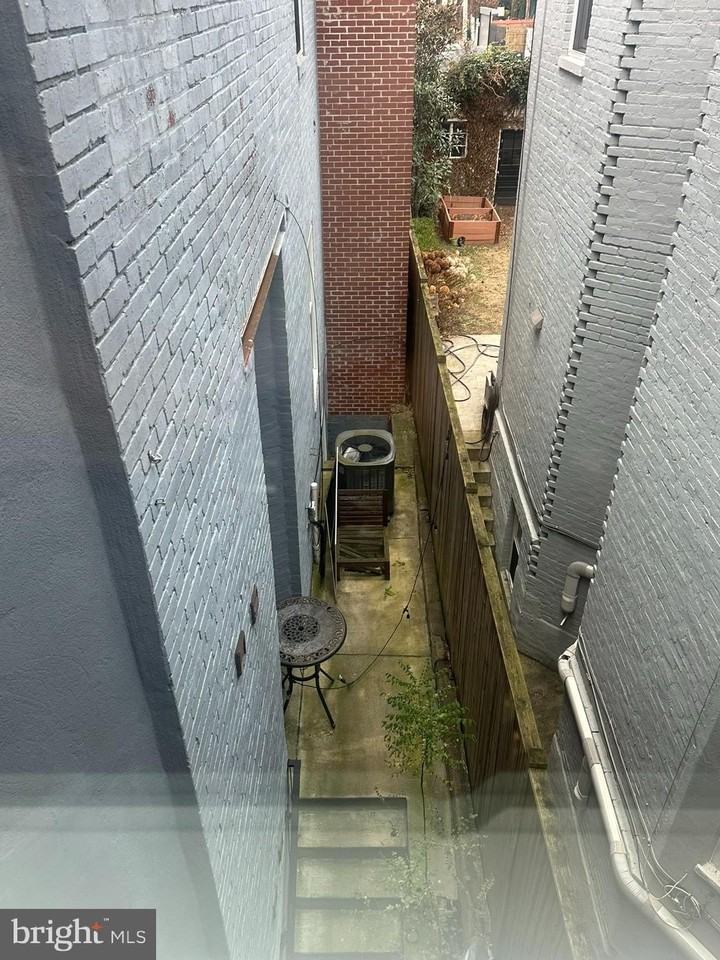 1852 3rd Street Northwest #C - Photo 5 of 50