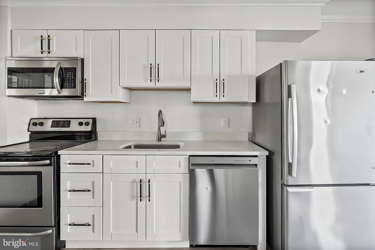 30 South Athol Avenue - Photo 7 of 20