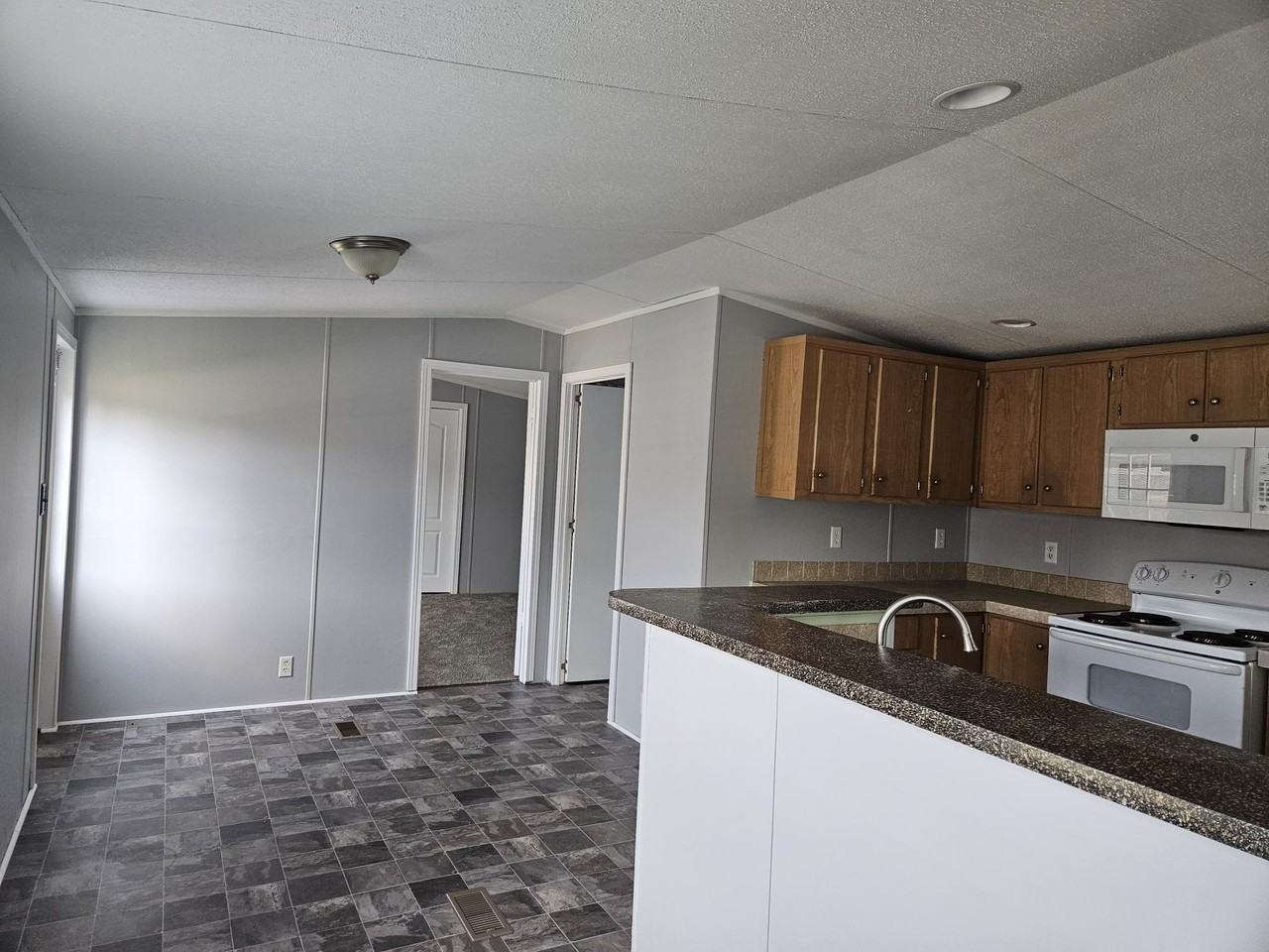 71 Lynnwood Circle #141 - Photo 5 of 22