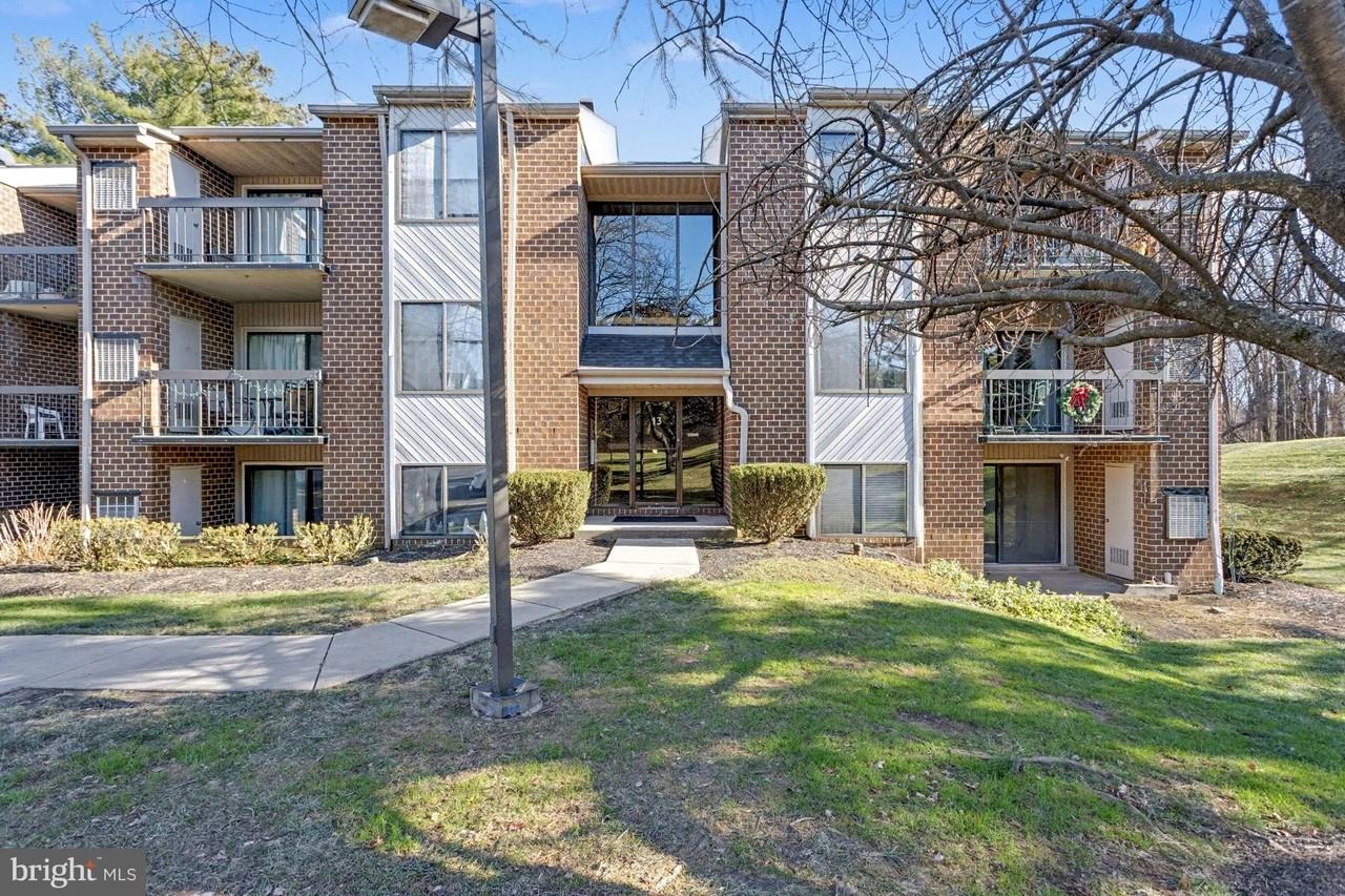 13 Mullingar Court #102 - Photo 3 of 27