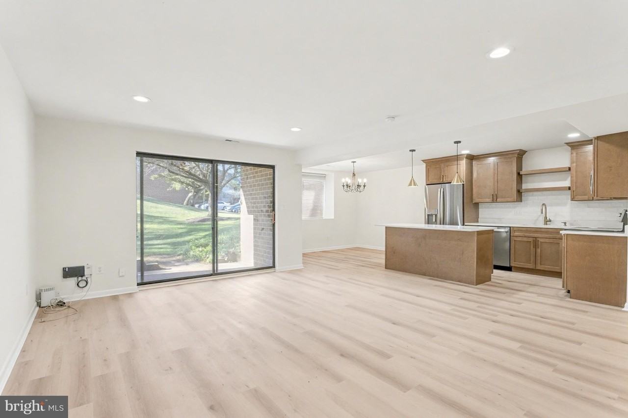 13 Mullingar Court #102 - Photo 6 of 27