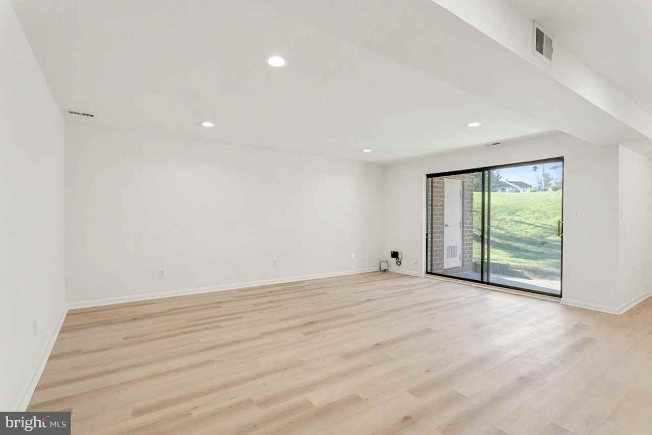 13 Mullingar Court #102 - Photo 7 of 27