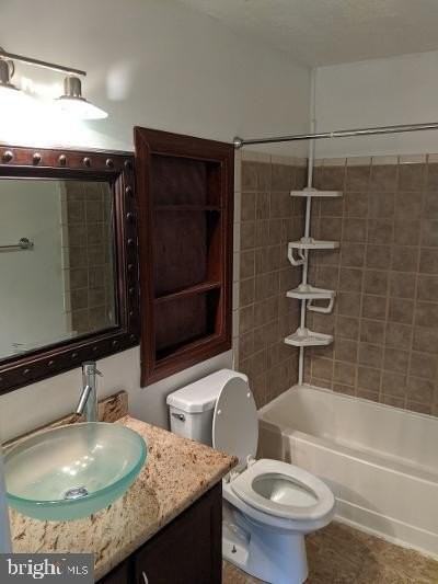 5001 Pupfish Ct - Photo 5 of 9