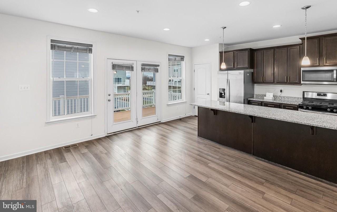 6202 Davinci Street - Photo 5 of 34