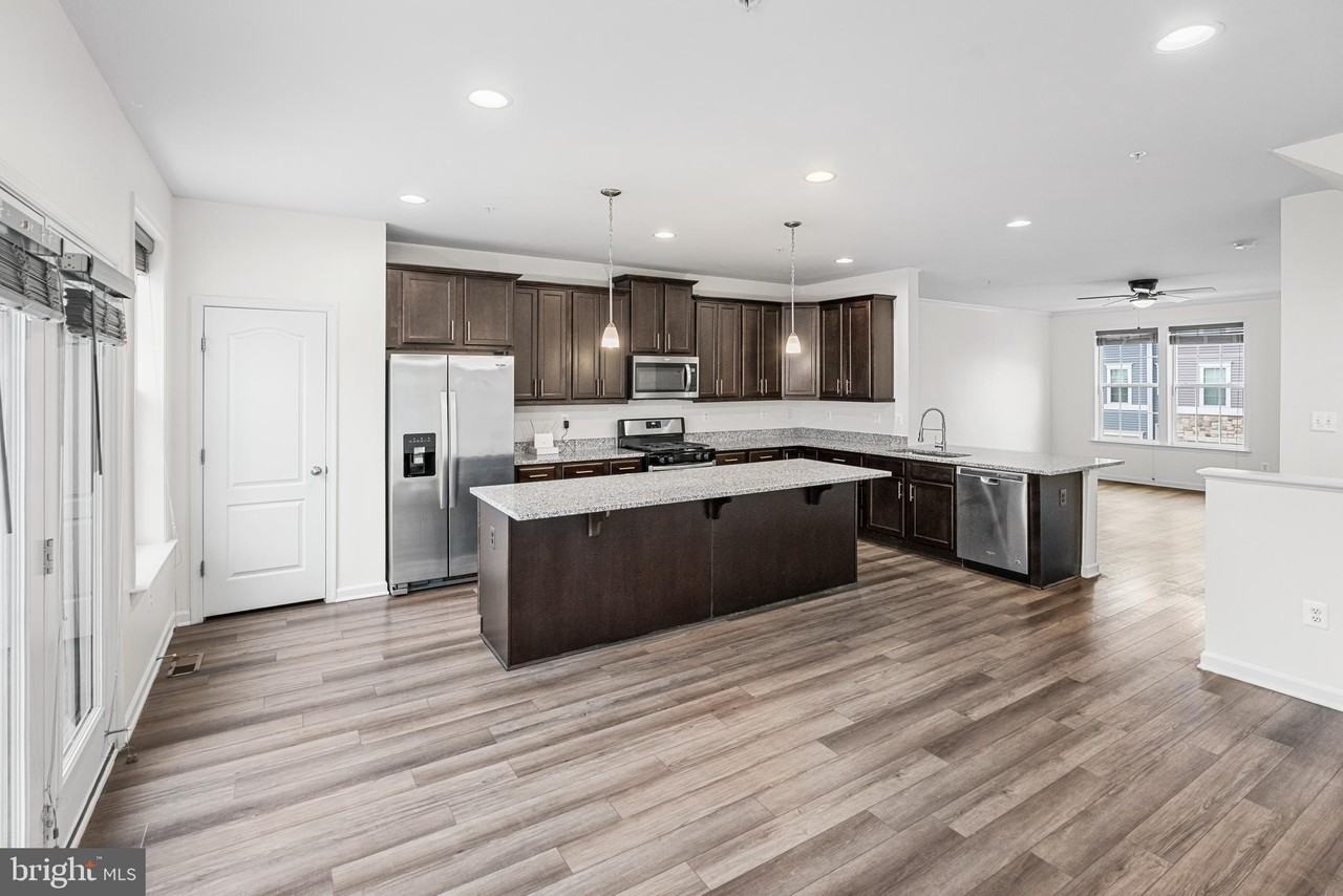 6202 Davinci Street - Photo 6 of 34