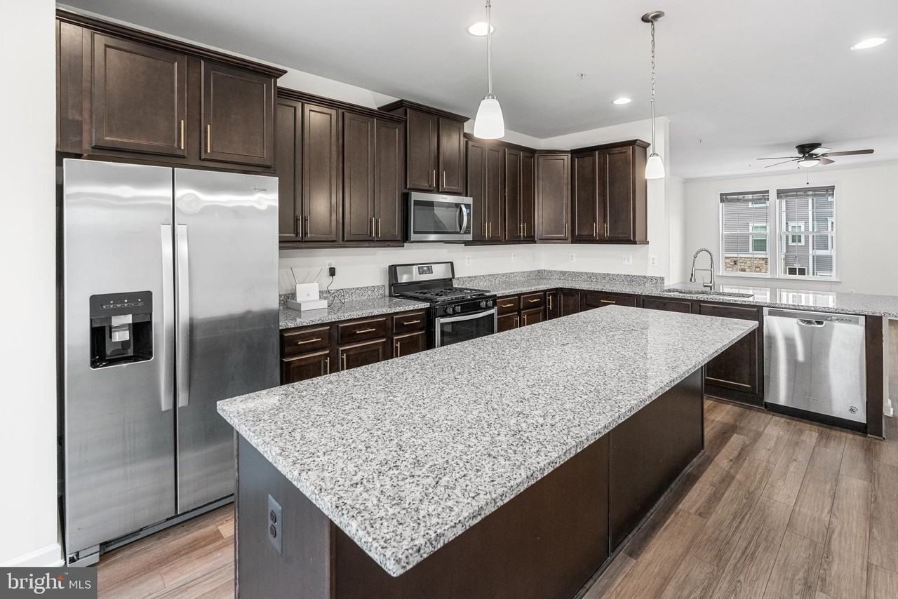 6202 Davinci Street - Photo 7 of 34