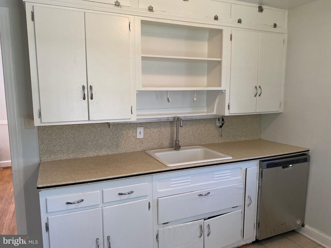 5516 Glenwood Road - Photo 7 of 22