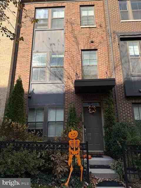 4638 Woodberry Street - Photo 3 of 50