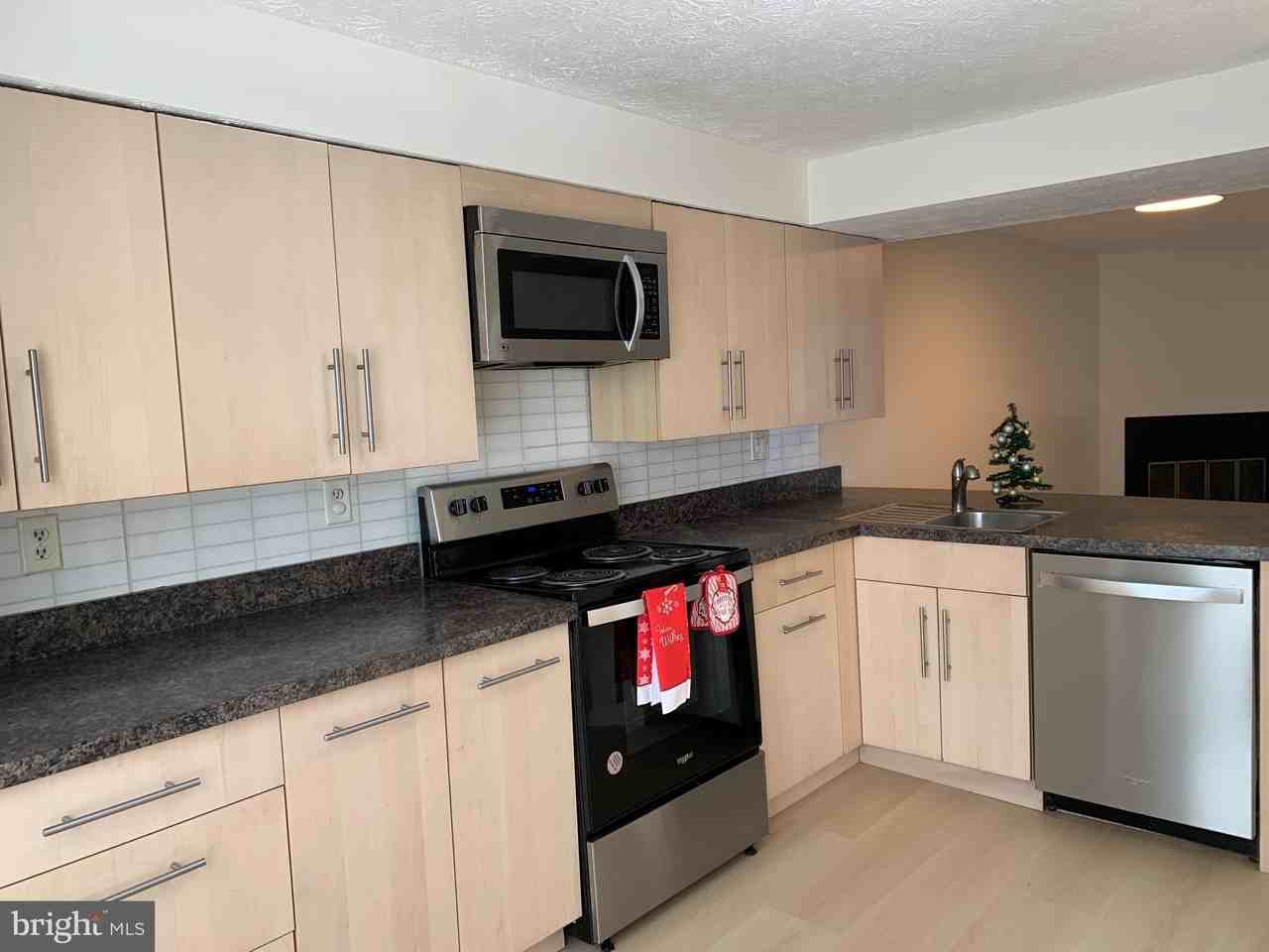 1126 Pewter Ct - Photo 4 of 24