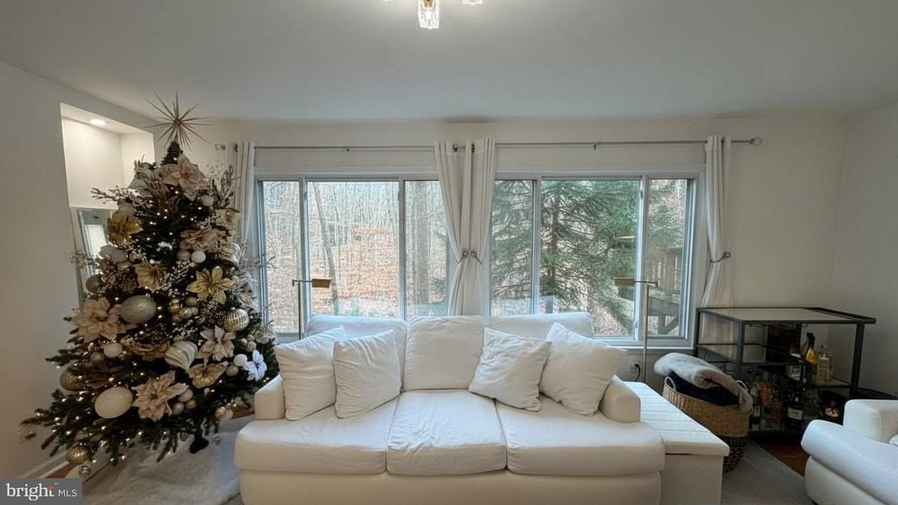 16031 Dorset Road #161 - Photo 6 of 25