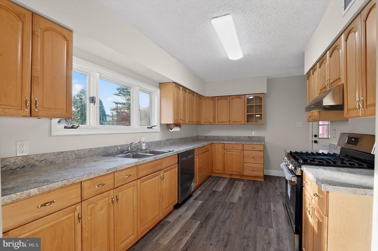 32 Rosewood Road - Photo 2 of 15