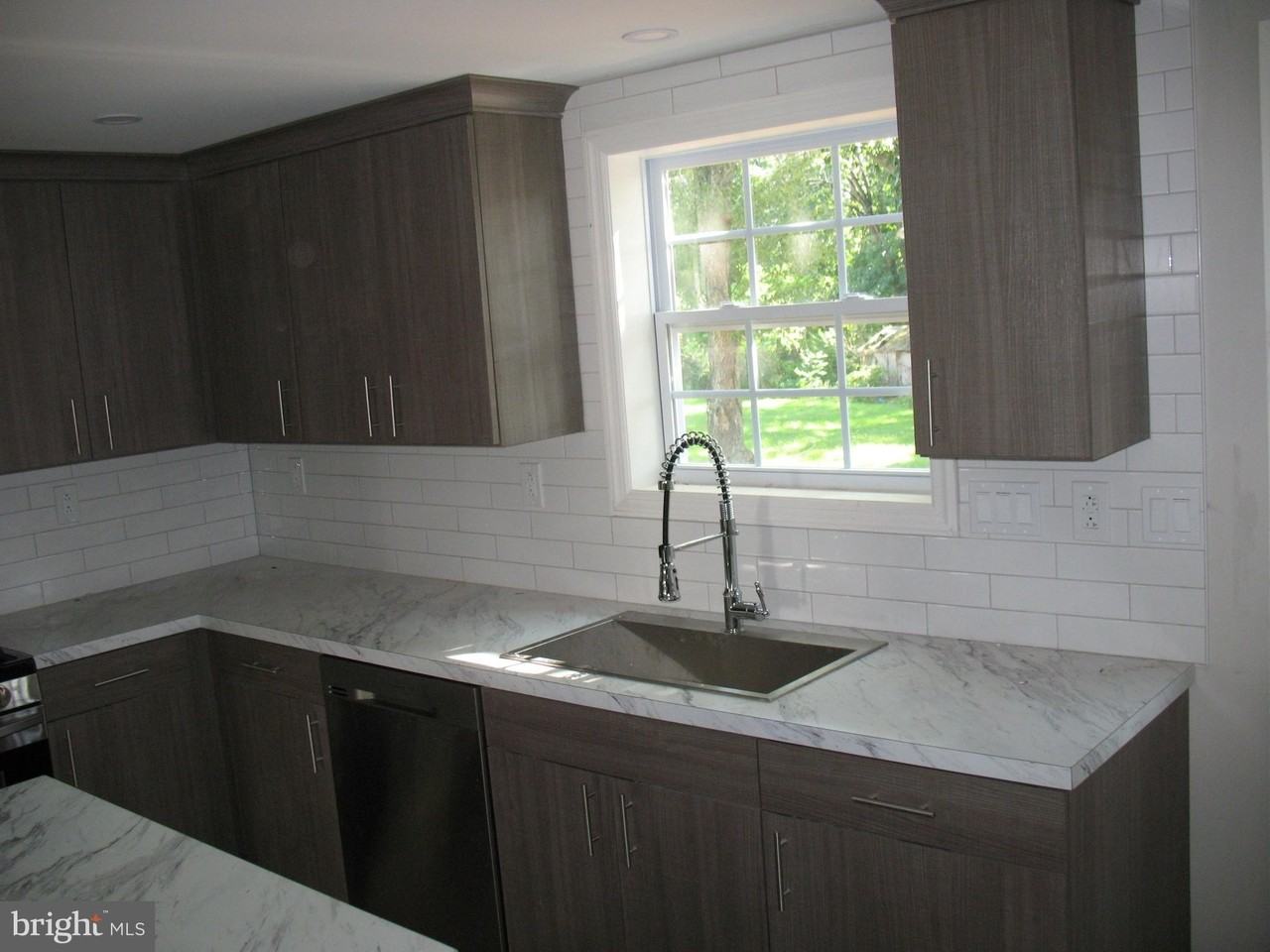 1804 Kings Highway - Photo 4 of 17