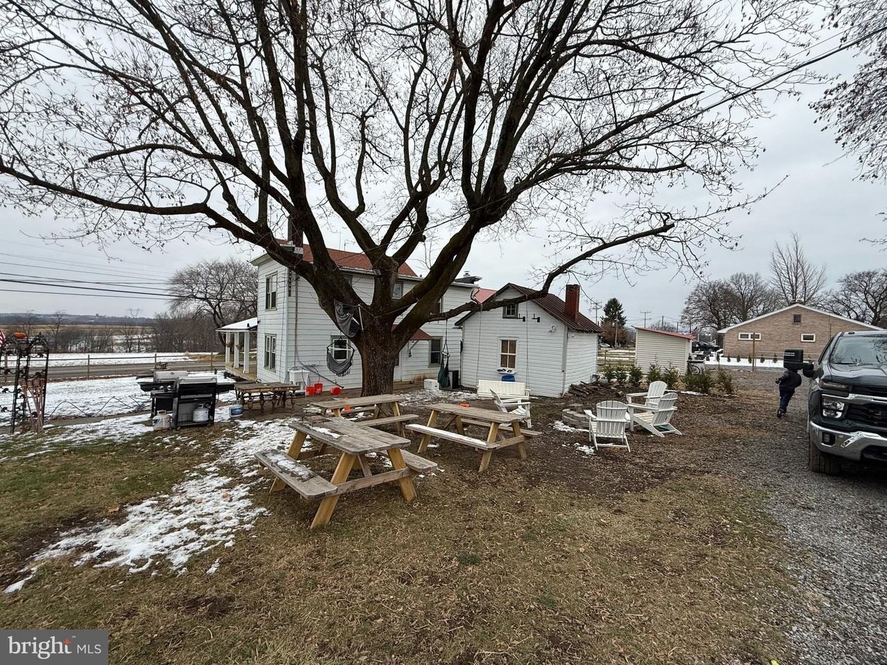 937 Main St - Photo 6 of 10