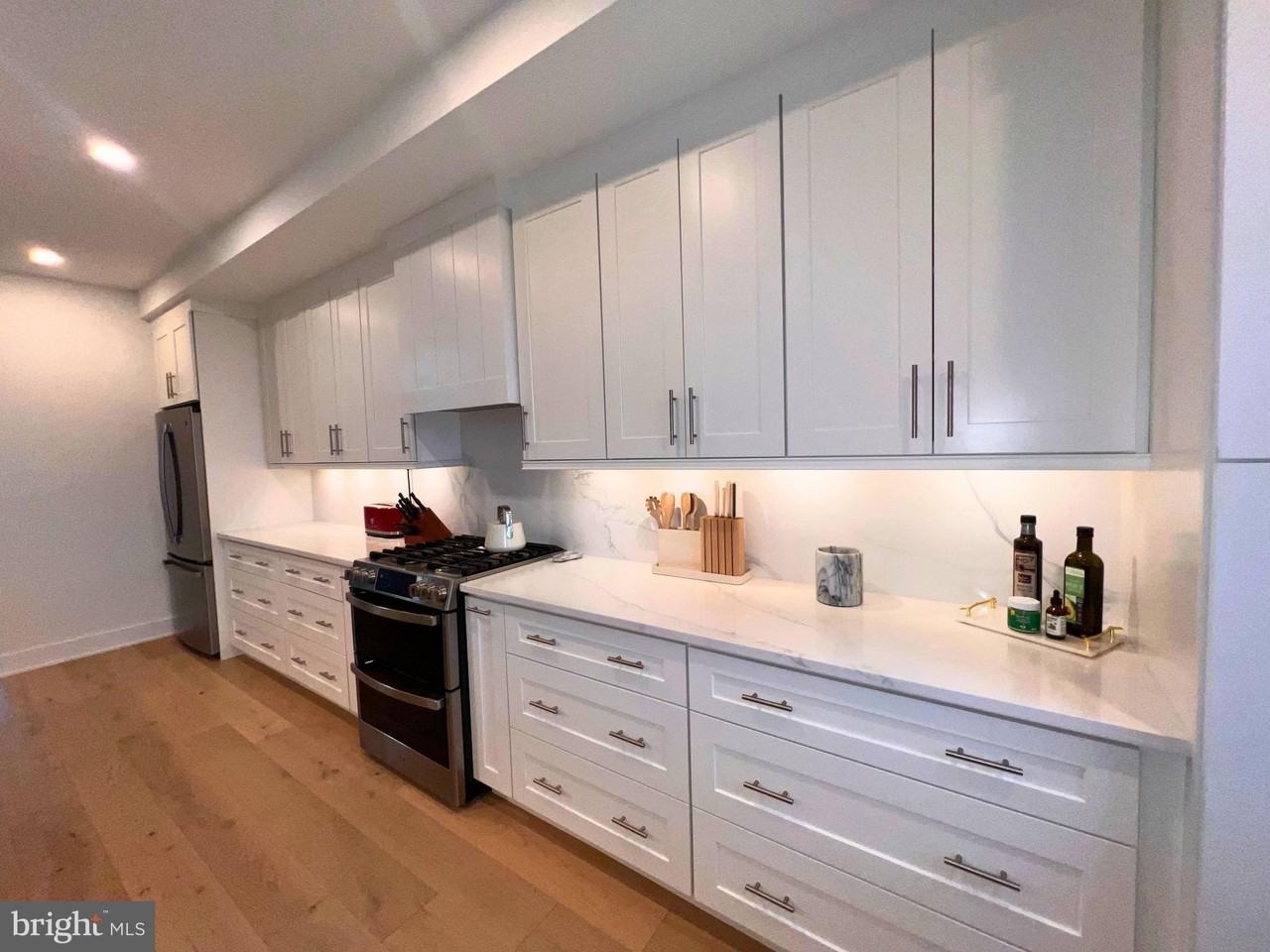 986 Henry Avenue - Photo 5 of 32