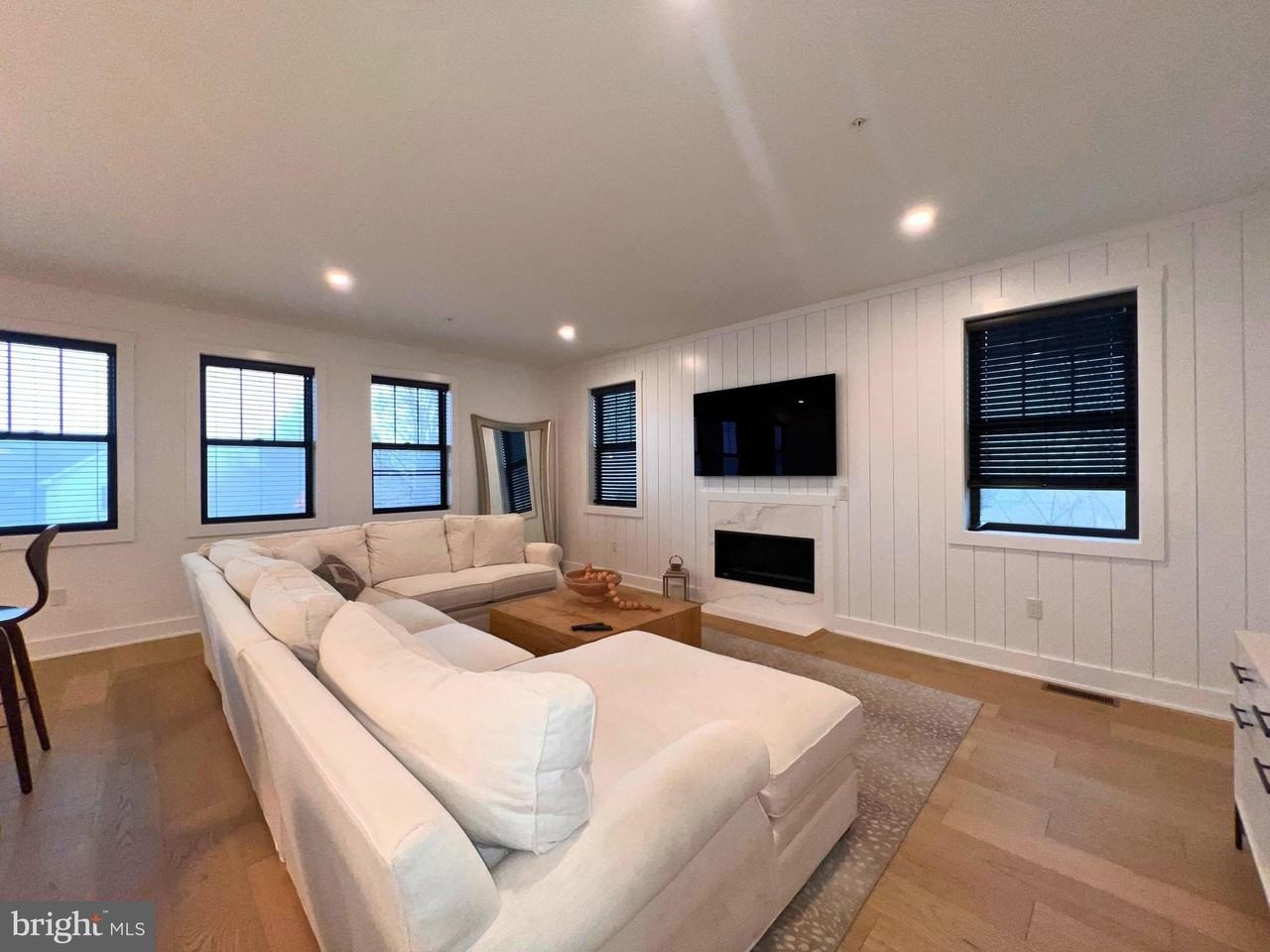 986 Henry Avenue - Photo 7 of 32