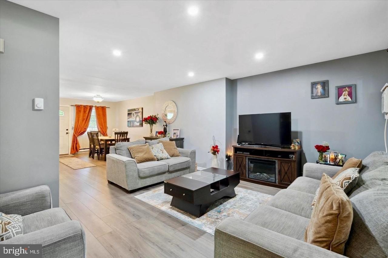 283 Cardigan Ter - Photo 3 of 13