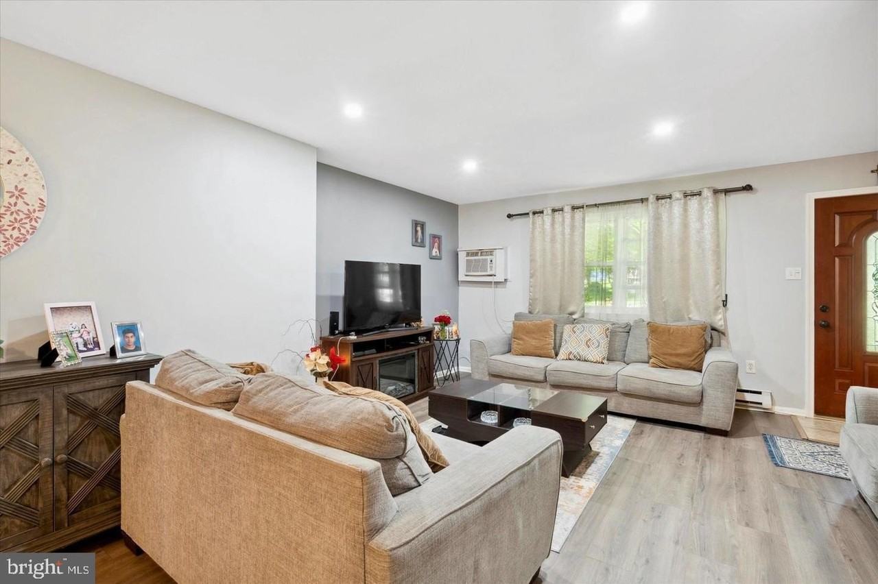 283 Cardigan Ter - Photo 4 of 13