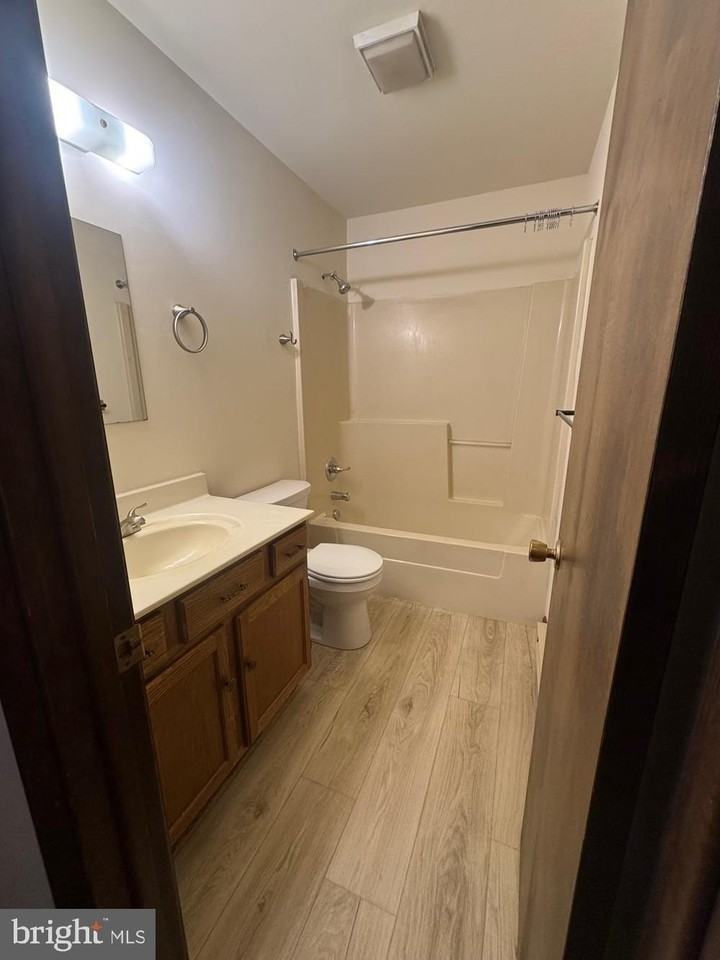 742 Newport Avenue - Photo 5 of 9