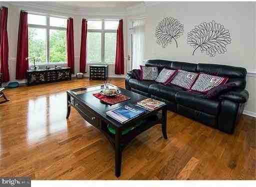 438 Carrson Terrace - Photo 7 of 23