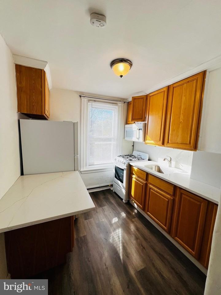 312 Jefferson Avenue - Photo 3 of 15