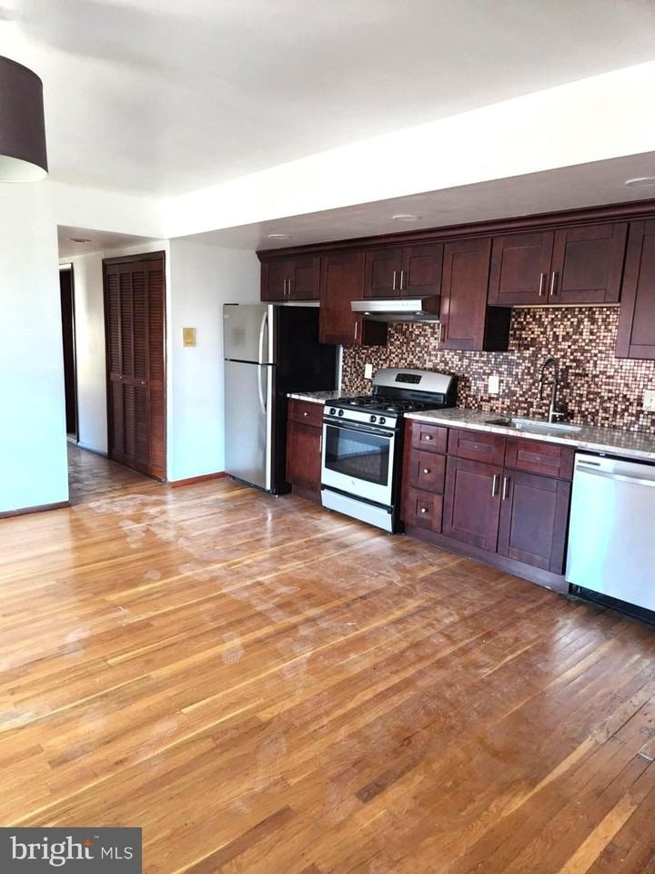 746 South Street - Photo 5 of 18