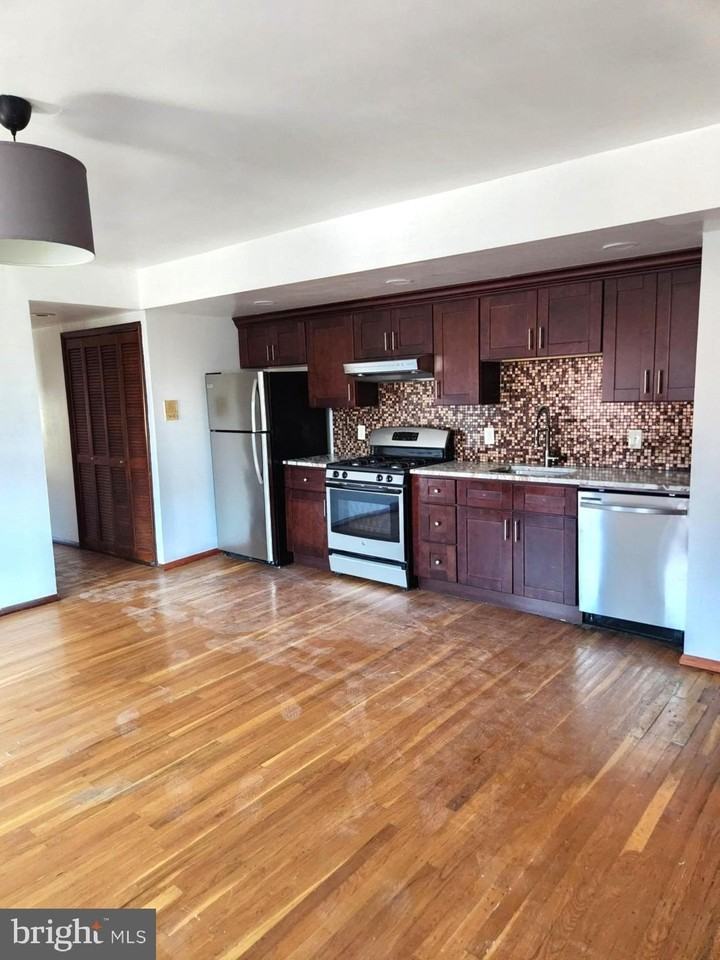 746 South Street - Photo 6 of 18