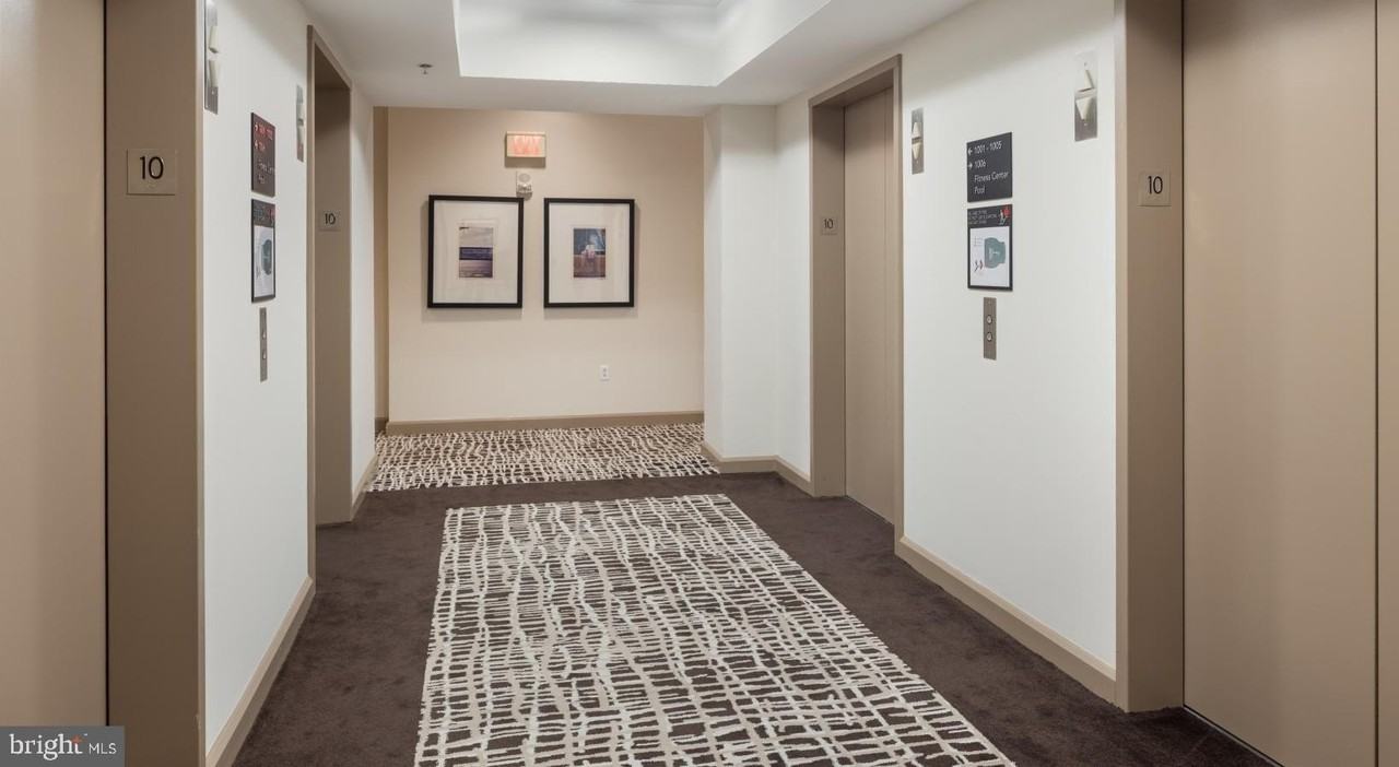 206 W Washington Sq Unit 1908 #1908 - Photo 6 of 19