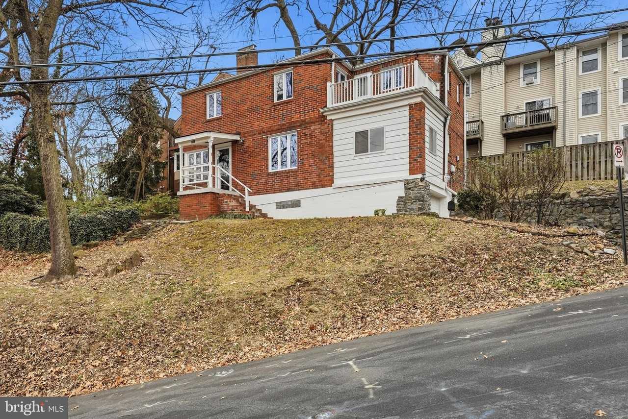 2030 North Quinn Street - Photo 2 of 27