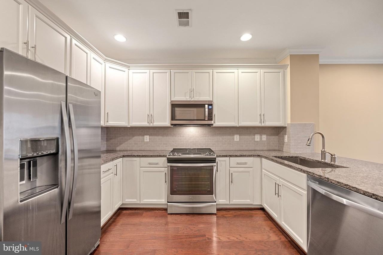 2111 Richmond Highway #101 - Photo 2 of 36