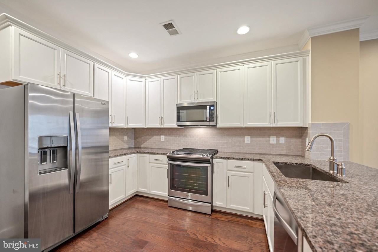 2111 Richmond Highway #101 - Photo 3 of 36