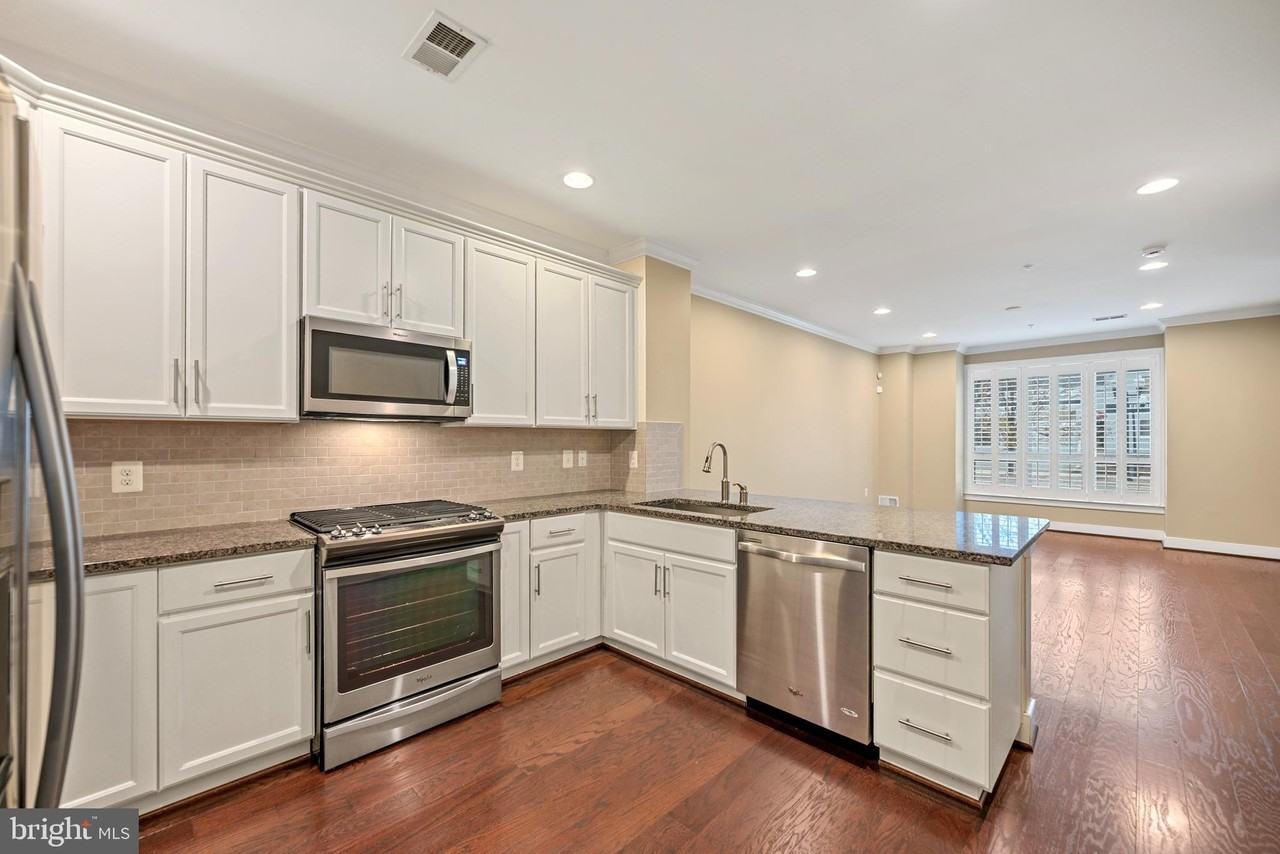 2111 Richmond Highway #101 - Photo 4 of 36