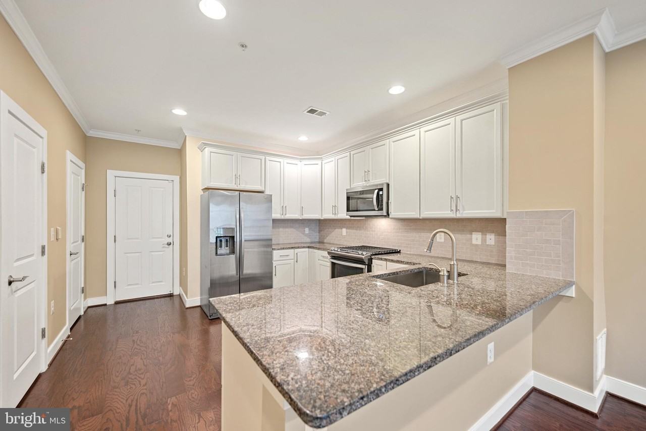 2111 Richmond Highway #101 - Photo 5 of 36