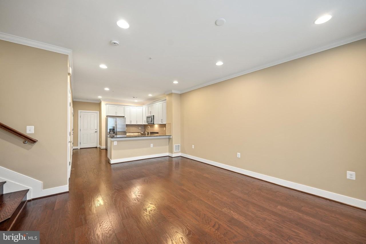 2111 Richmond Highway #101 - Photo 7 of 36