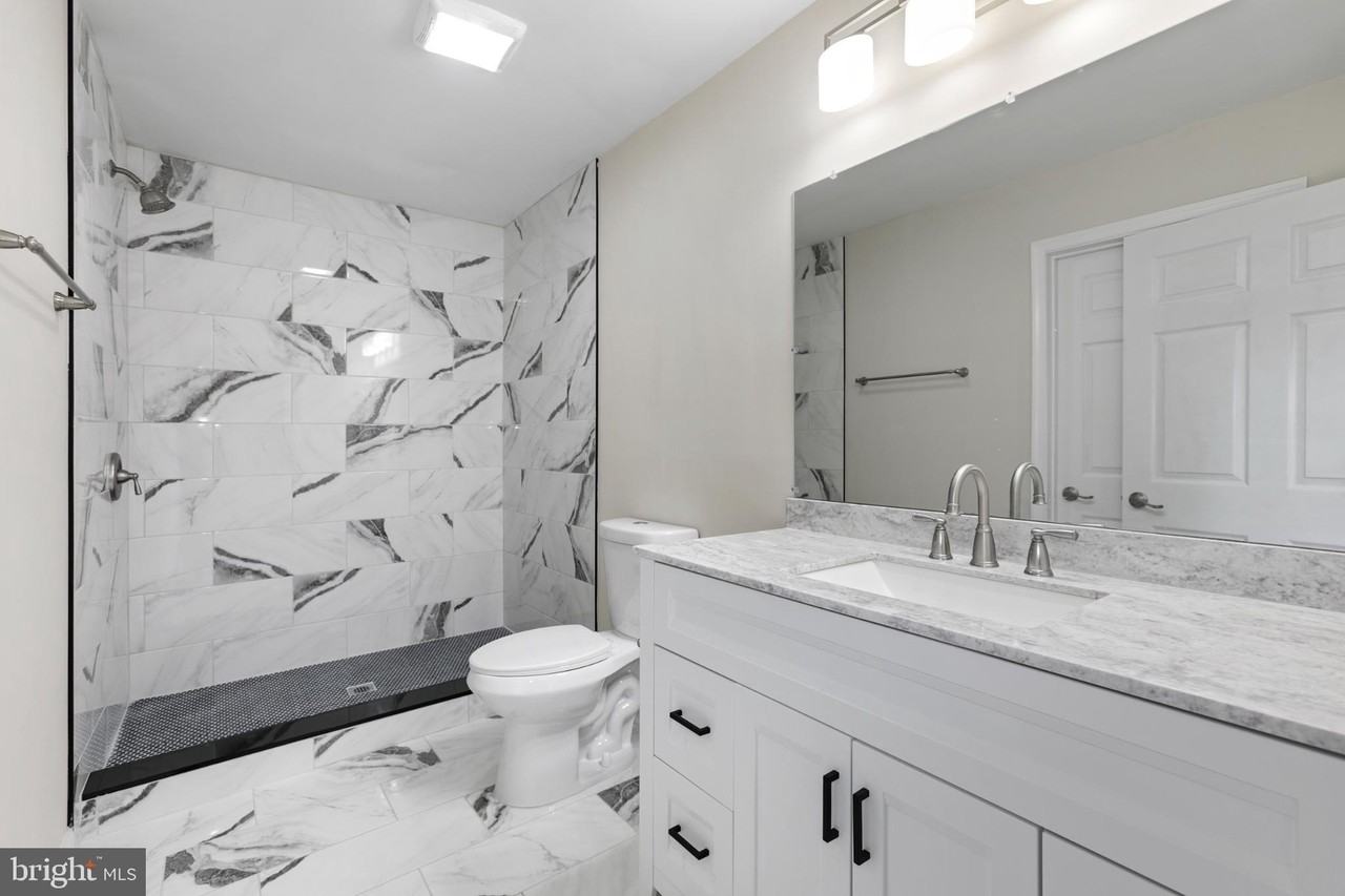 442 Bridgewater Street #B - Photo 7 of 28