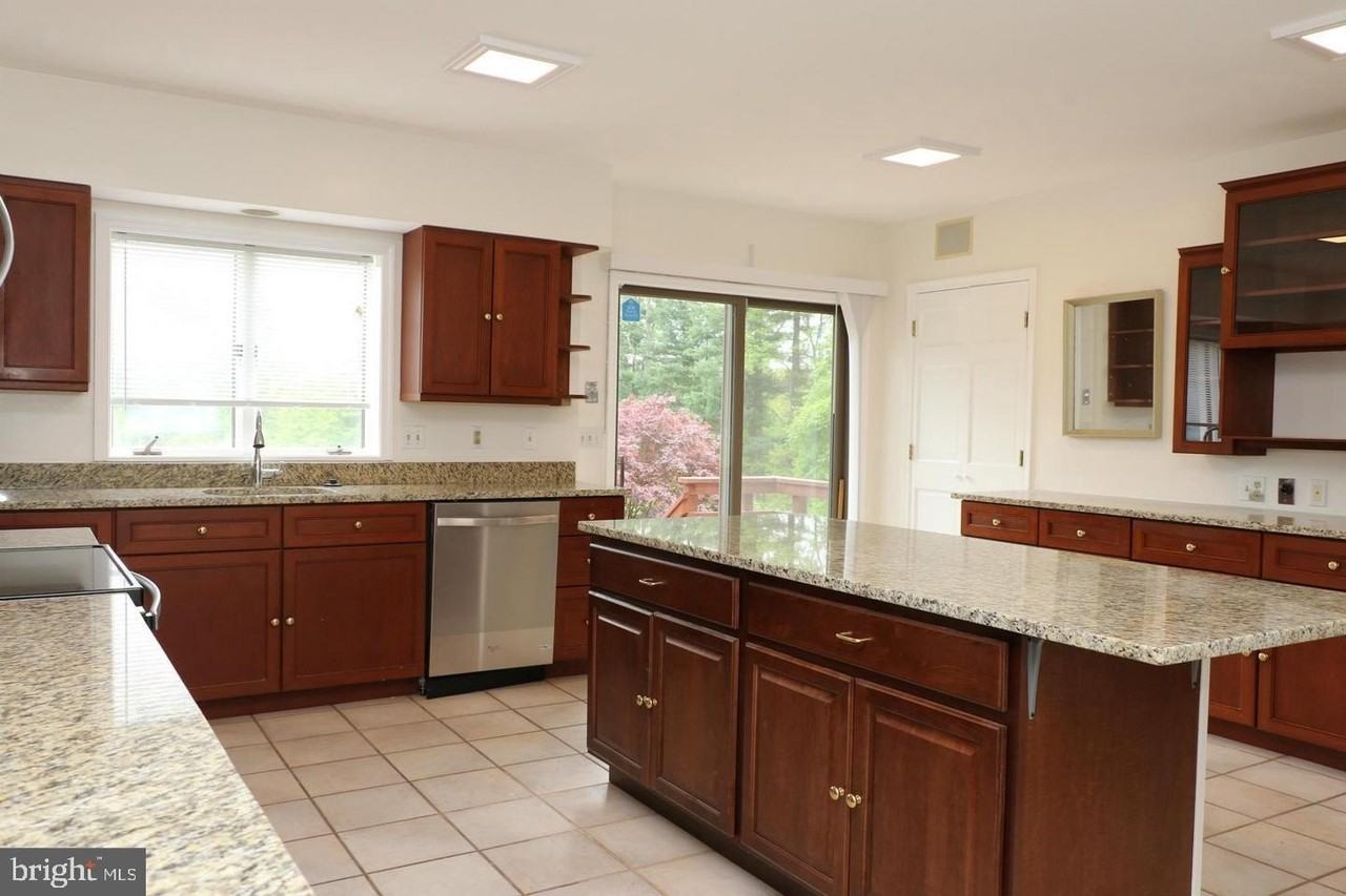 901 Walker Road - Photo 5 of 50