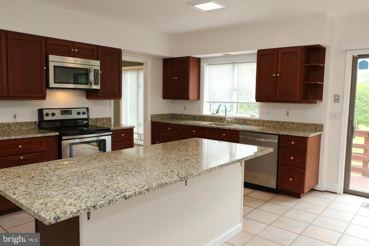 901 Walker Road - Photo 6 of 50