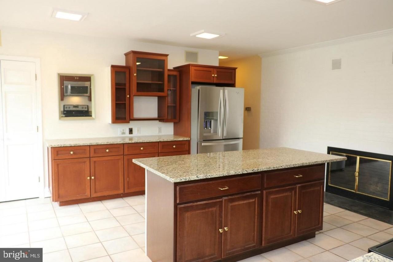 901 Walker Road - Photo 7 of 50