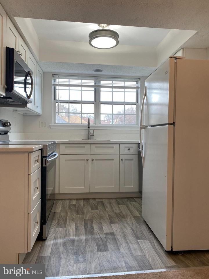 12106 Greenway Court #302 - Photo 7 of 20