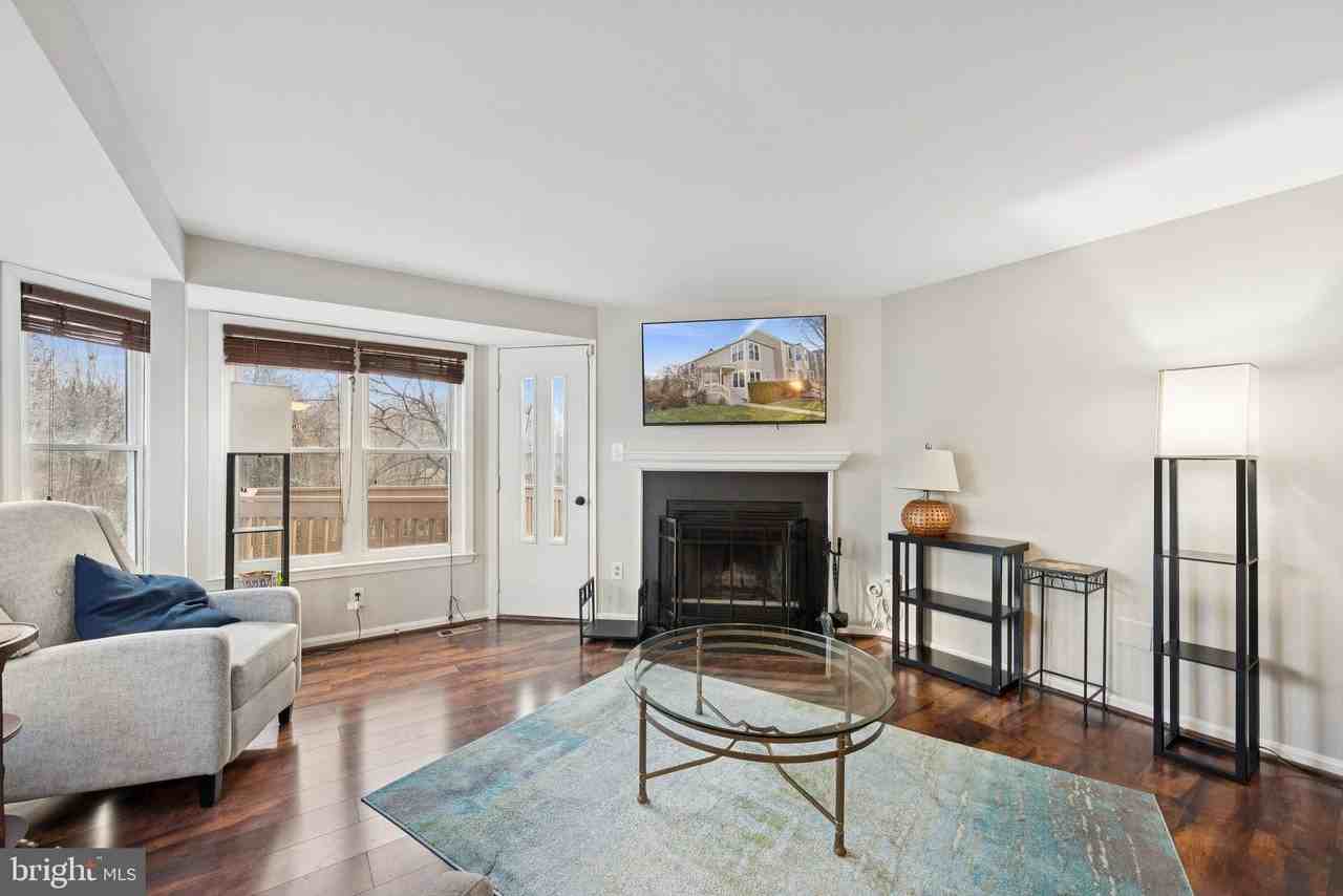 7307 Castleberg Ct - Photo 4 of 43