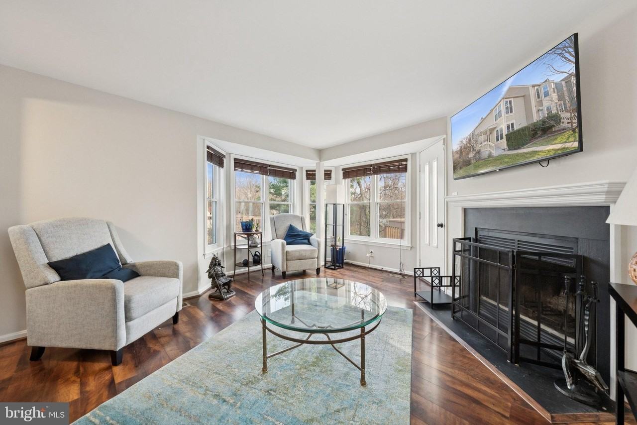 7307 Castleberg Ct - Photo 6 of 43