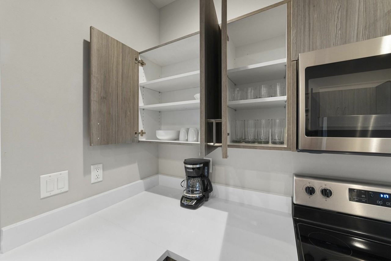 21st Street #906 - Photo 6 of 42