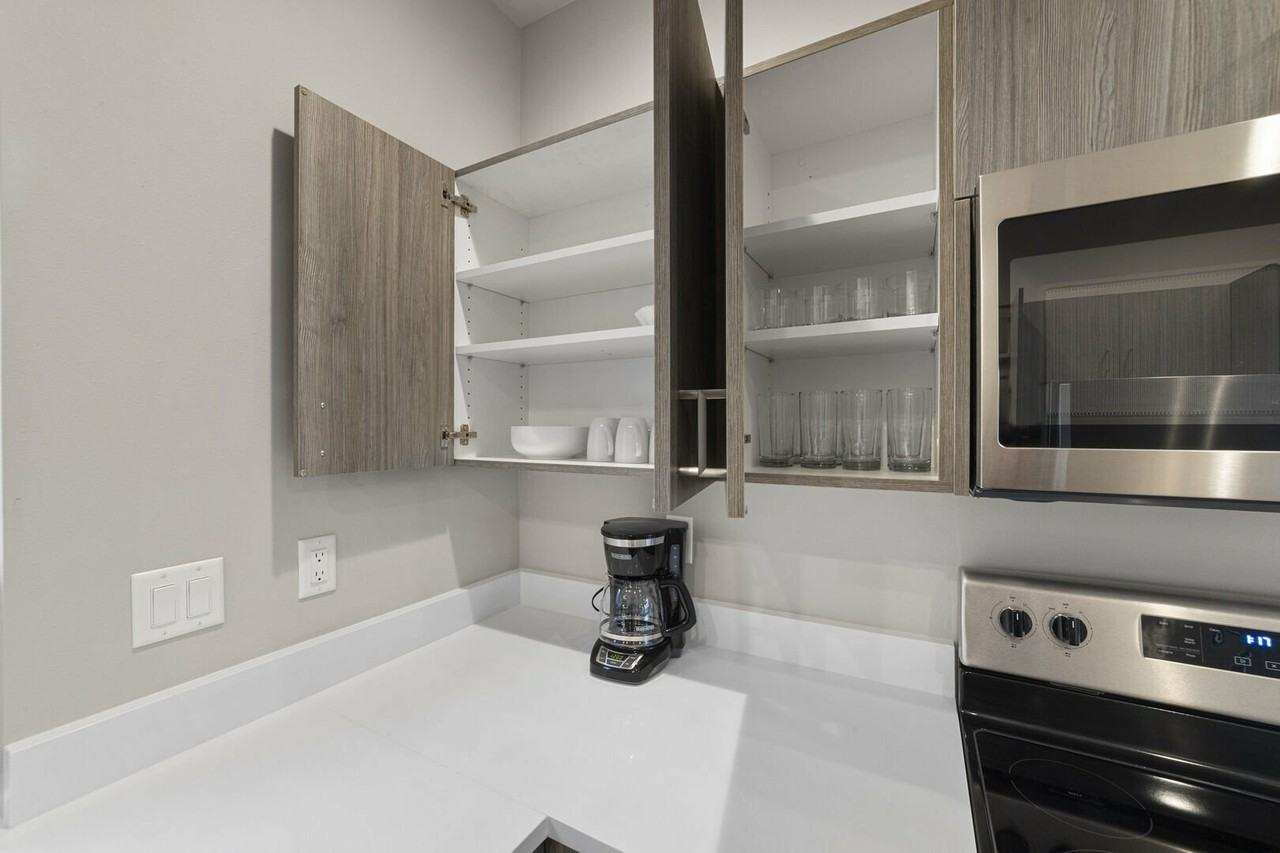 21st Street #910 - Photo 5 of 42