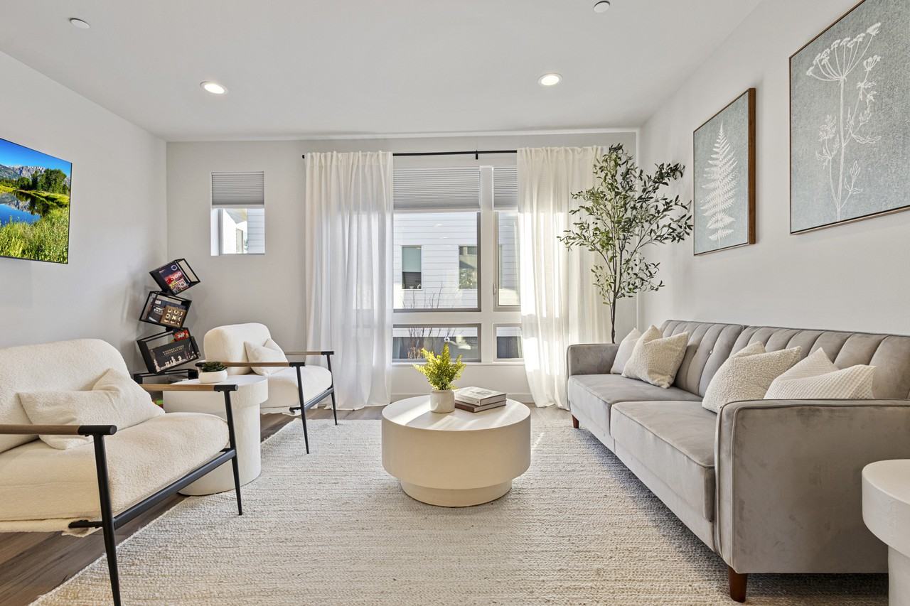 3rd Ave Ne - Photo 3 of 33