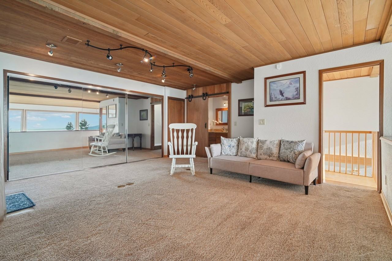 Sunset Avenue - Photo 2 of 37