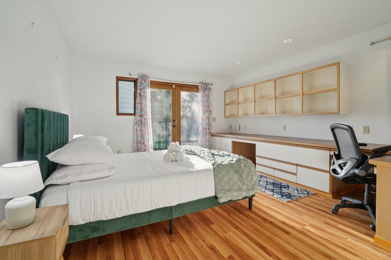 Sunset Avenue - Photo 3 of 37