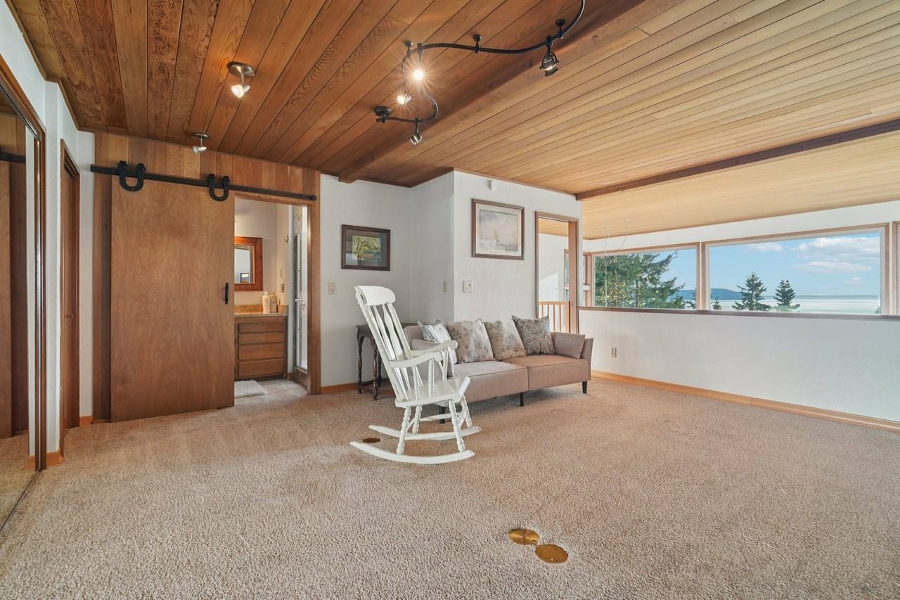 Sunset Avenue - Photo 5 of 37