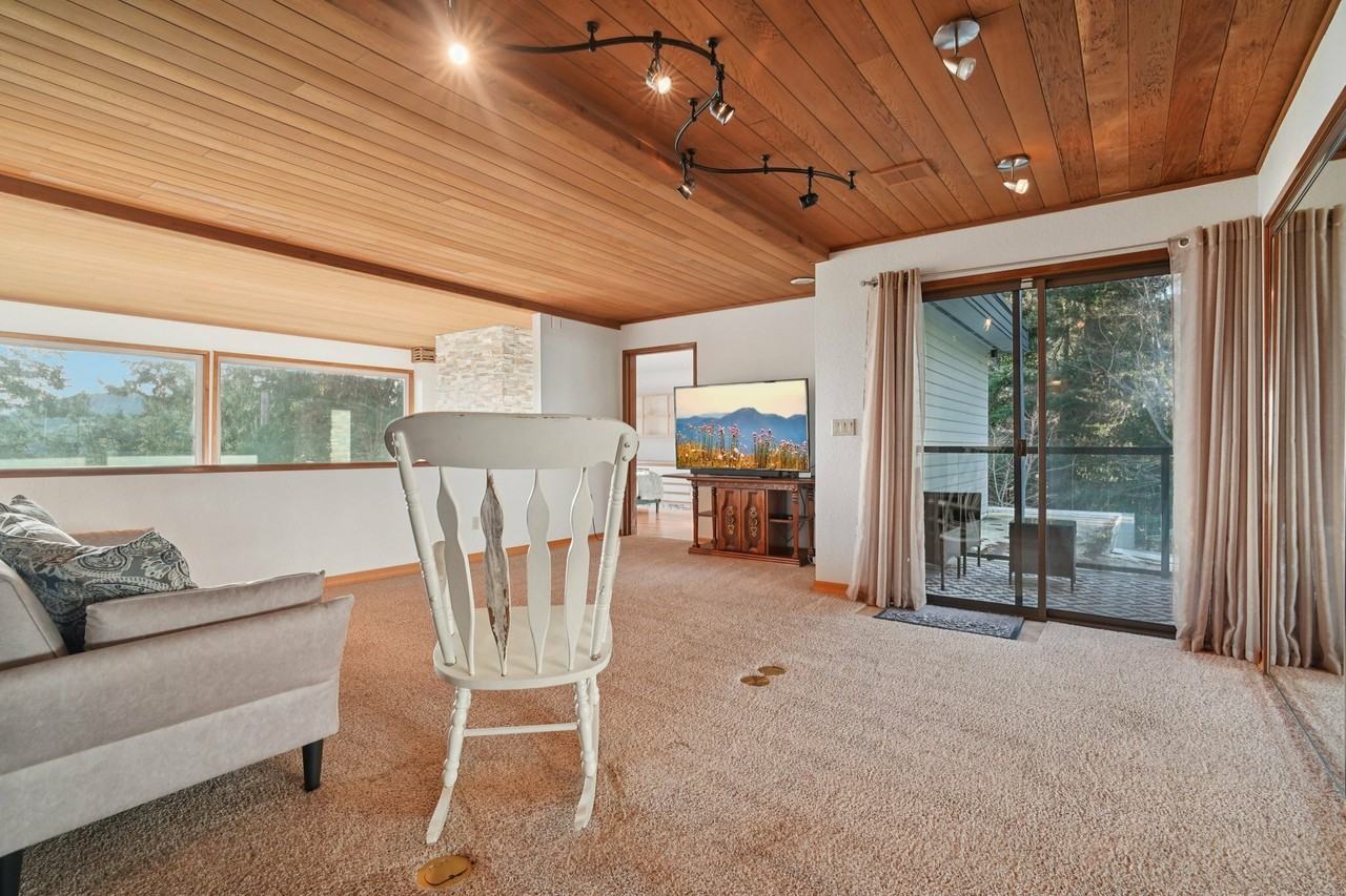 Sunset Avenue - Photo 6 of 37