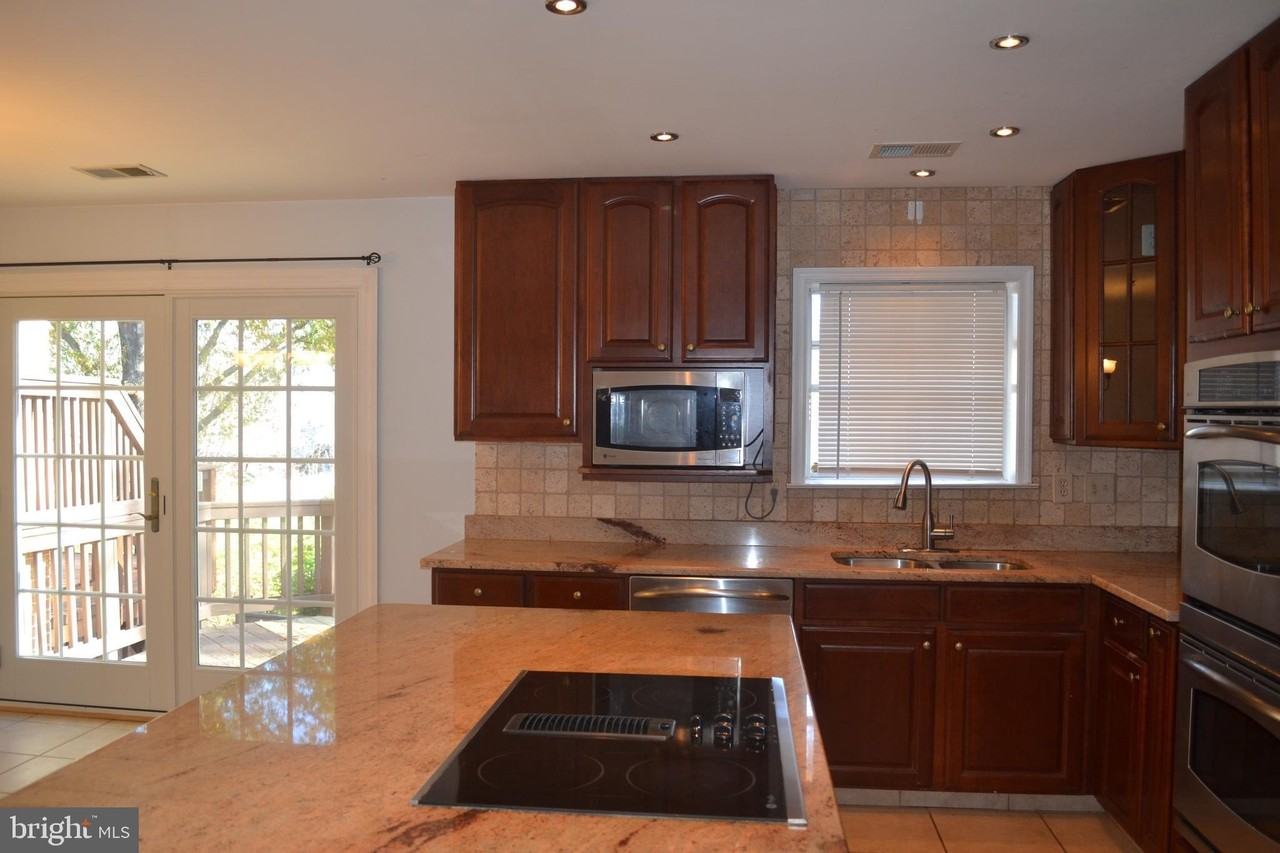 3947 Valley Ridge Drive - Photo 7 of 27