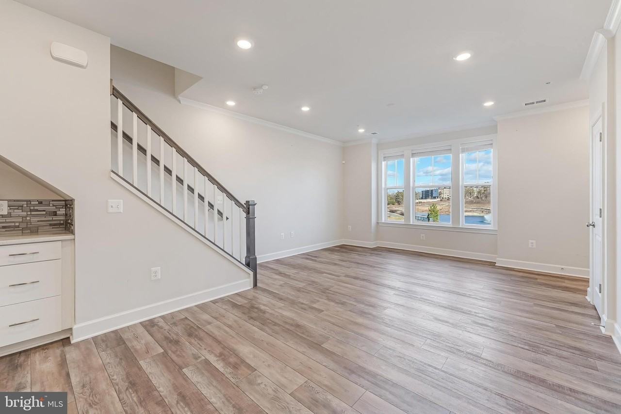 22504 Wilson View Terrace - Photo 7 of 48